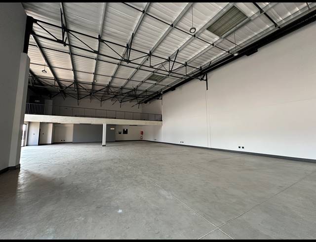 303M² WAREHOUSE TO LET IN ROOIHUISKRAAL NORTH